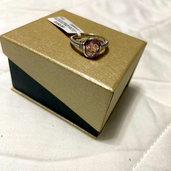 Sterling silver ring with pink crystal - Picture 1 of 4